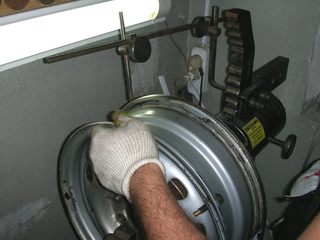 Правка стальных колесных дисков