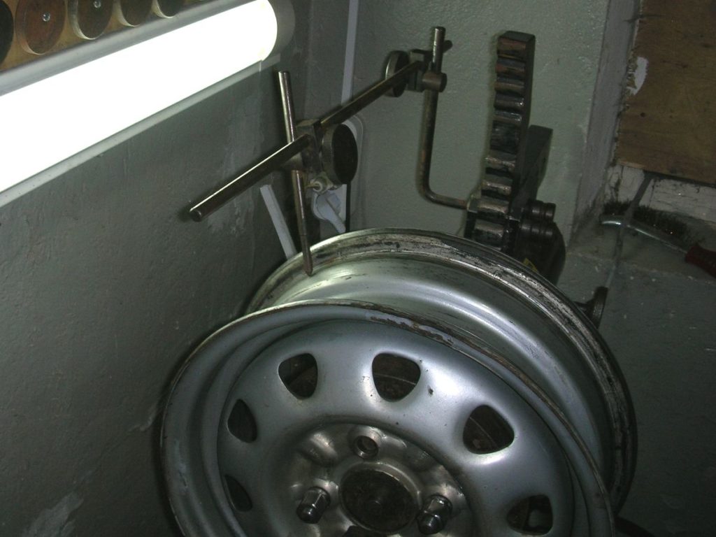 Правка стальных колесных дисков