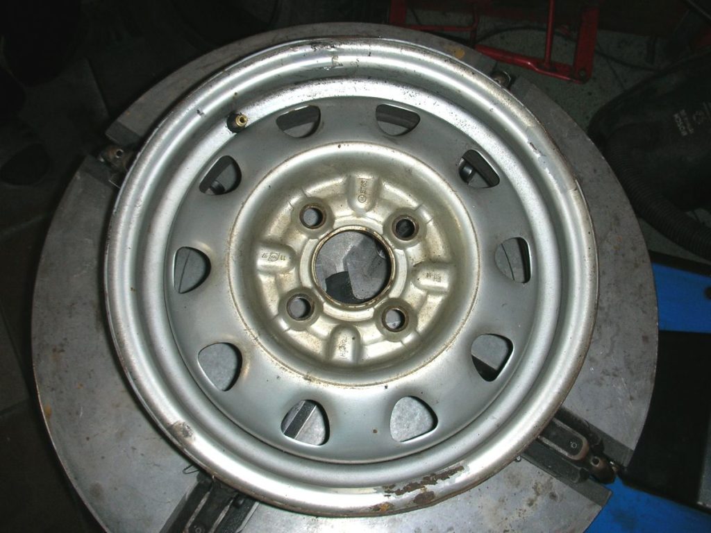 Правка стальных колесных дисков