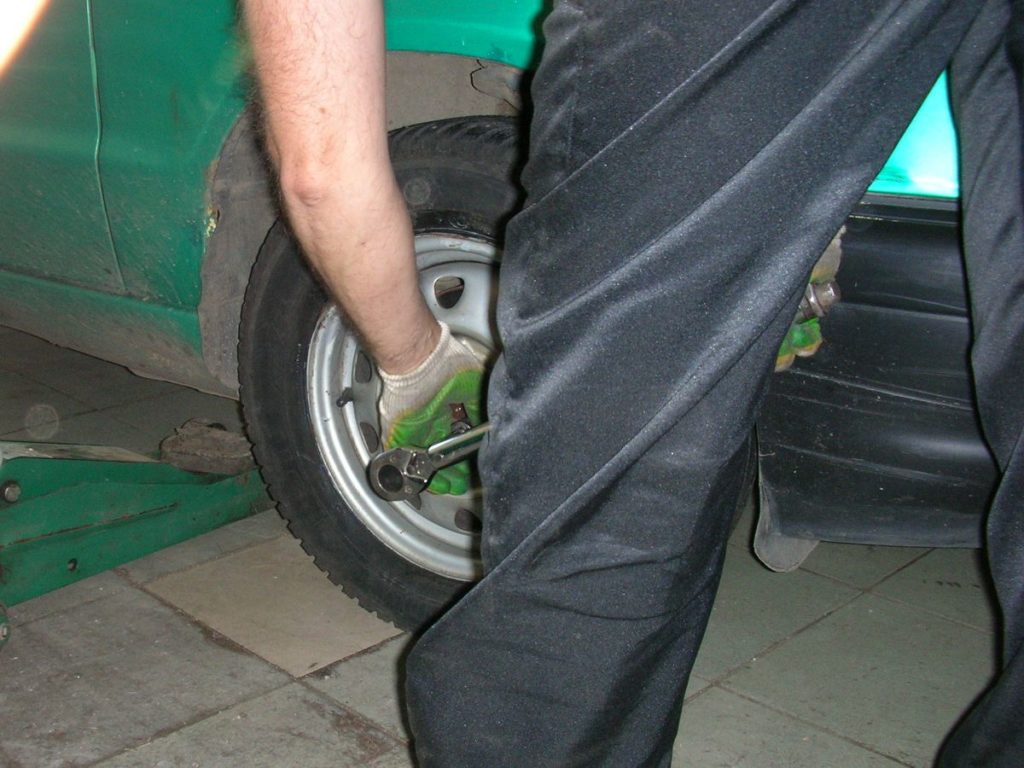 Правка стальных колесных дисков