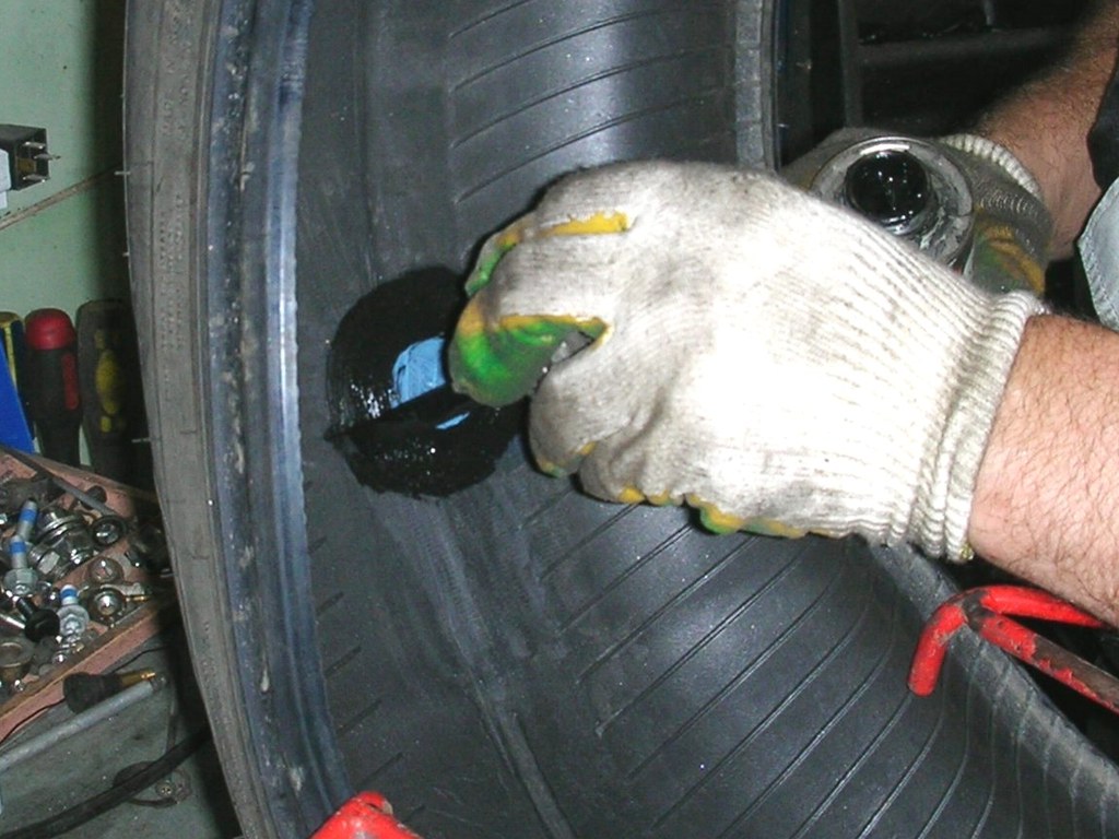 Ремонт прокола шины в шиномонтаже в Тушино