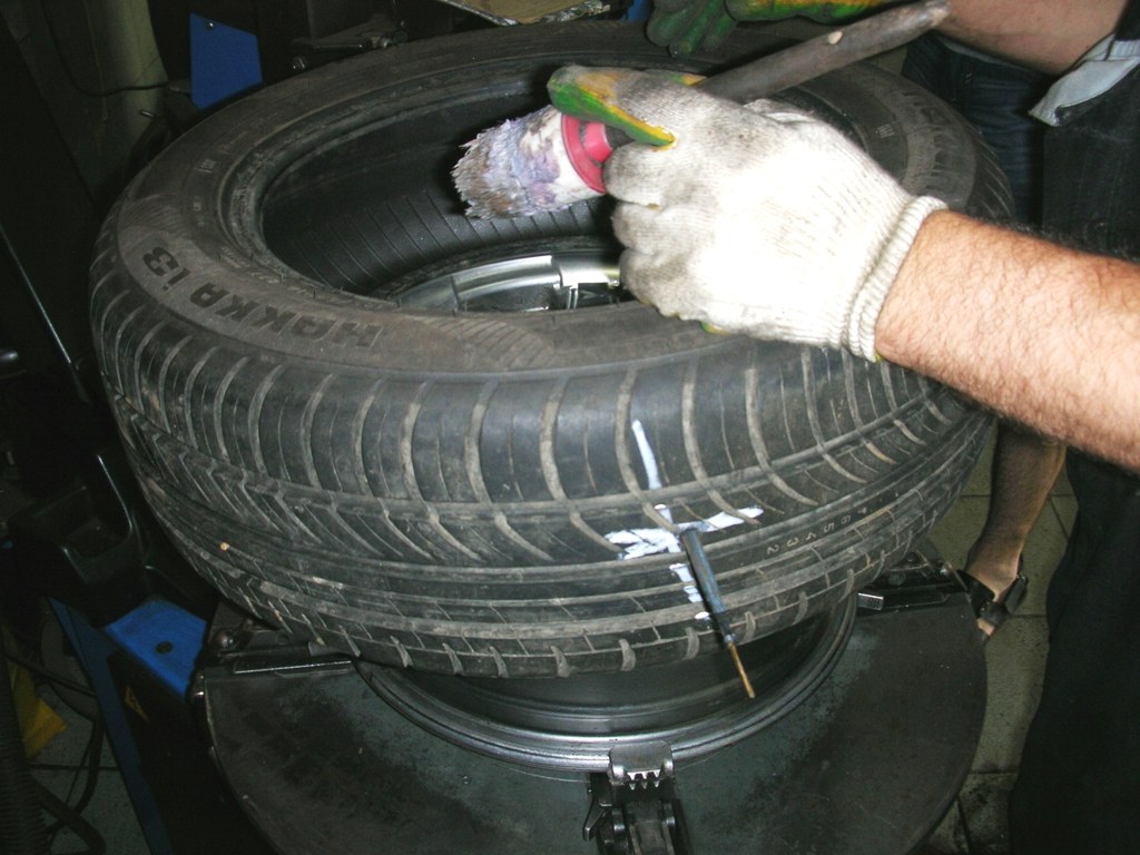 Ремонт прокола шины в шиномонтаже в Тушино
